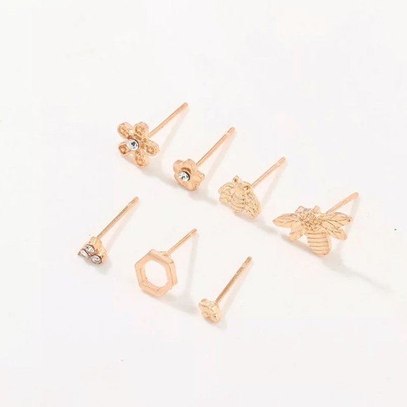 “Spring Wings” Bee Flower Minimalist Earring Set - Picture 3 of 7